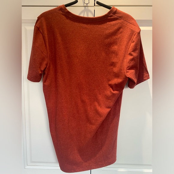 Denver Hayes men’s burnt orange short sleeve v-neck t-shirt. Medium - Picture 2 of 4